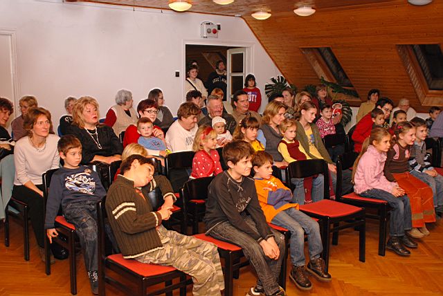 Ábrahámhegy - Mikulás ünnepség az ábrahámhegyi kultúrházban 2009. december 05.-én