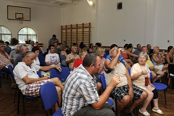 Nyilvános borverseny Ábrahámhegyen 2012. július 28-án.