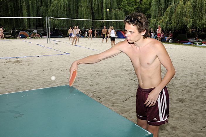 Felnőtt strandröplabda, homokfoci, ping-pong, lábtenisz bajnokság Ábrahámhegyen 2015. július 18-án a strandon