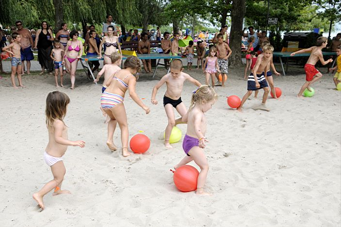 Sportnap a gyerekeknek Ábrahámhegyen 2015. július 18-án a strandon